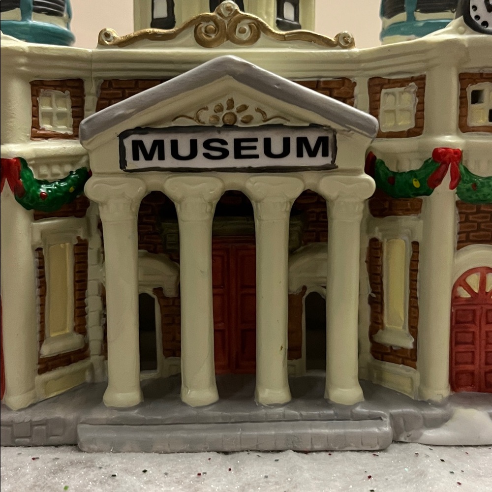 Dickens Keepsake Porcelain Lighted House Village Museum- no cord/light - Picture 11 of 16